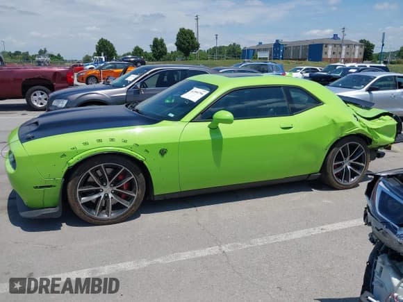 ✅ 2019 Dodge Challenger SRT Hellcat Redeye Widebody • VIN: 2C3CDZL98KH627211 • Lot: 42584796. Wystawiony na IAAI z przebiegiem 68 806 mil. Bezpłatny archiwum sprzedaży aukcyjnych z USA i szczegółowy raport historii pojazdu na DreamBid. Zdjęcie 15.