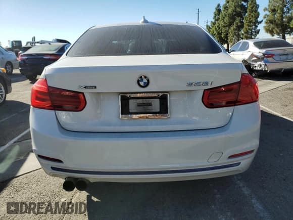 ✅ 2016 BMW 3 Series 328i xDrive • VIN: WBA8E3G53GNT76905 • Lot: 90139155. Listed on Copart with 221,815 mi. Free auction sales archive from the USA and detailed vehicle history report at DreamBid. Image 6.