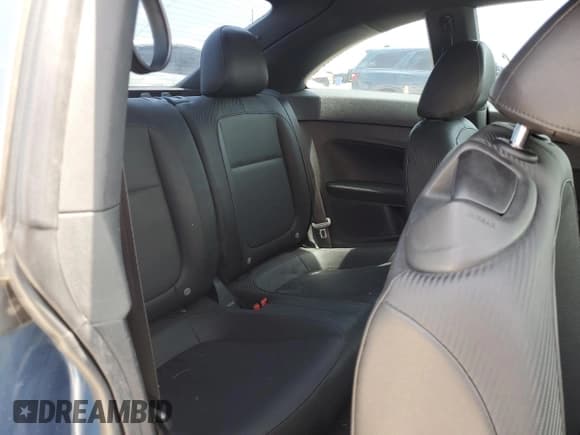 ✅ 2016 Volkswagen Beetle Classic • VIN: 3VWF17AT6GM607095 • Лот: 51904315. Опубликован ранее на Copart с пробегом 96 807 миль. Бесплатный доступ к архиву аукционных продаж из США и подробный отчёт об истории автомобиля на DreamBid. Изображение 10.