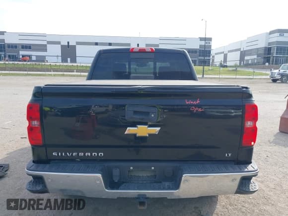 ✅ 2018 Chevrolet Silverado 1500 LT • VIN: 3GCPCREC9JG405137 • Lot: 43514530. Wystawiony na IAAI z przebiegiem 160 339 mil. Bezpłatny archiwum sprzedaży aukcyjnych z USA i szczegółowy raport historii pojazdu na DreamBid. Zdjęcie 16.