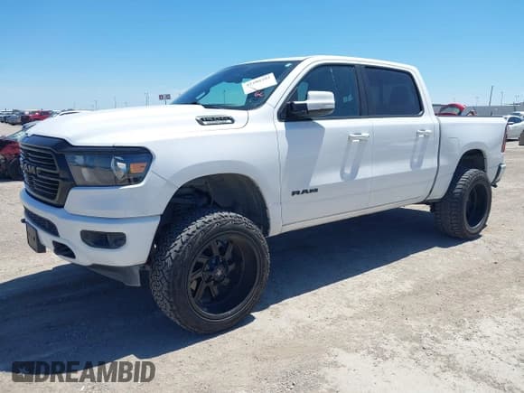 ✅ 2020 Ram 1500 Big Horn • VIN: 1C6SRFFT2LN388110 • Lot: 42280392. Wystawiony na IAAI z przebiegiem 88 003 mil. Bezpłatny archiwum sprzedaży aukcyjnych z USA i szczegółowy raport historii pojazdu na DreamBid. Zdjęcie 2.