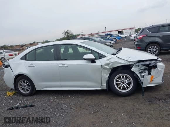 ✅ 2022 Toyota Corolla Hybrid LE • VIN: JTDEAMDE5N3002770 • Lot: 43298679. Wystawiony na IAAI z przebiegiem 104 268 mil. Bezpłatny archiwum sprzedaży aukcyjnych z USA i szczegółowy raport historii pojazdu na DreamBid. Zdjęcie 13.