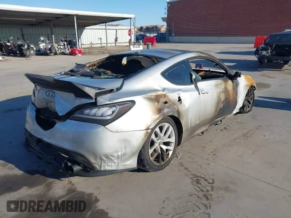 2014 Hyundai Genesis Coupe R-Spec z VIN KMHHT6KD1EU121676, wystawiony jako IAAI lot #41002117 z przebiegiem Nie podano mil oraz . Historia ofert i sprzedaży dostępna na DreamBid. Obrazek 4.