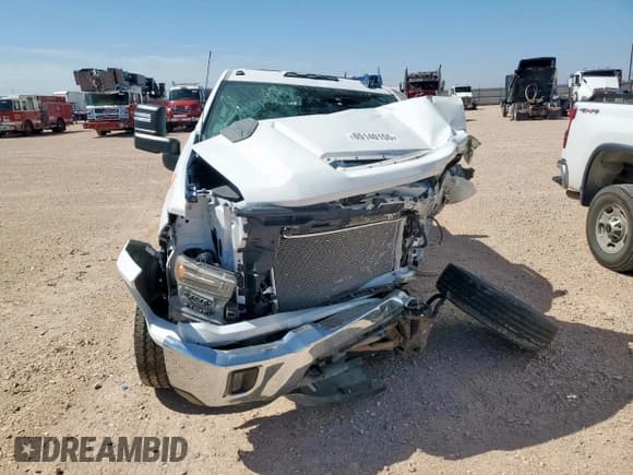 ✅ 2024 Chevrolet Silverado 2500HD • VIN: 1GB1YNE71RF224456 • Lot: 65140155. Wystawiony na Copart z przebiegiem Nie podano. Bezpłatny archiwum sprzedaży aukcyjnych z USA i szczegółowy raport historii pojazdu na DreamBid. Zdjęcie 5.