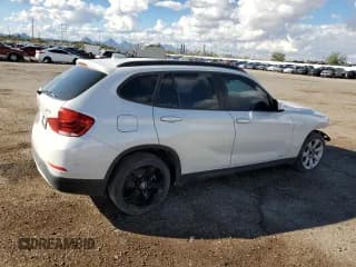 ✅ 2013 BMW X1 28i • VIN: WBAVM1C54DVL64127 • Lot: 92442935. Wystawiony na Copart z przebiegiem Nie podano. Bezpłatny archiwum sprzedaży aukcyjnych z USA i szczegółowy raport historii pojazdu na DreamBid. Zdjęcie 3.