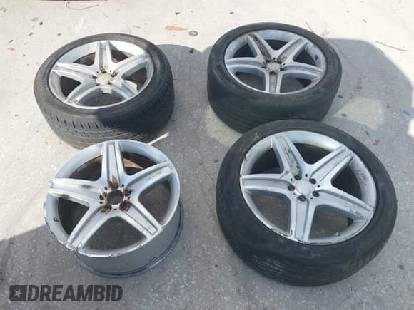 ✅ 2010 Mercedes-Benz GL 550 • VIN: 4JGBF8GE4AA561817 • Lot: 42996619. Listed on IAAI with 211,743 mi. Free auction sales archive from the USA and detailed vehicle history report at DreamBid. Image 12.