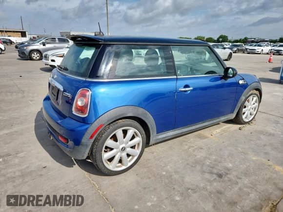 2008 MINI Hardtop S with VIN WMWMF73568TV36300, listed as a Copart auction lot 61286085 with 95,298 mi miles and Clean title. Bid and sale history available at DreamBid. Image 3.