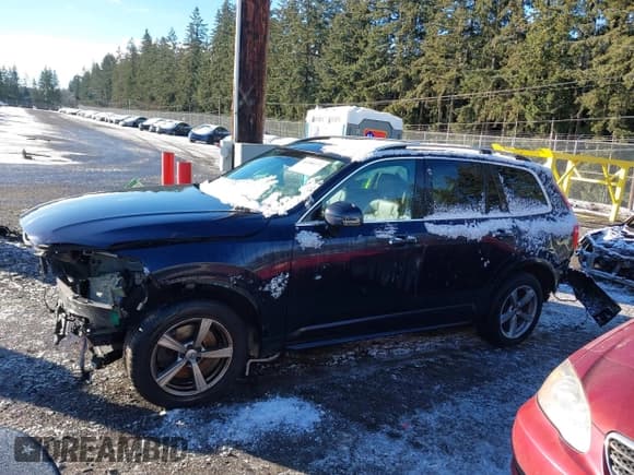 ✅ 2017 Volvo XC90 Momentum • VIN: YV4102XK8H1109106 • Lot: 41486173. Listed on IAAI with 99,060 mi. Free auction sales archive from the USA and detailed vehicle history report at DreamBid. Image 15.
