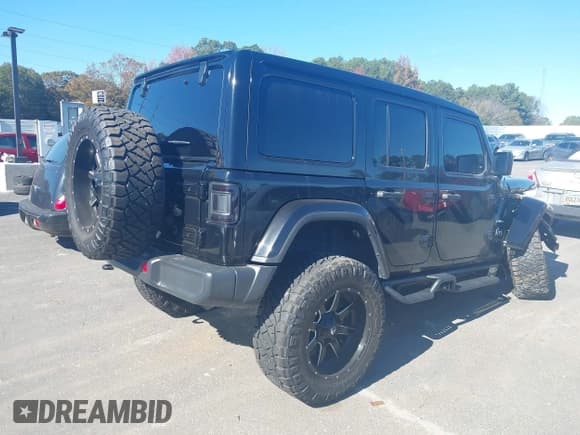 ✅ 2019 Jeep Wrangler Unlimited Sahara • VIN: 1C4HJXEG1KW572693 • Lot: 43697259. Listed on IAAI with 42,087 mi. Free auction sales archive from the USA and detailed vehicle history report at DreamBid. Image 4.