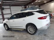 ✅ 2021 Buick Enclave Essence • VIN: 5GAERBKW7MJ199851 • Lot: 42441021. Wystawiony na IAAI z przebiegiem 98 812 mil. Bezpłatny archiwum sprzedaży aukcyjnych z USA i szczegółowy raport historii pojazdu na DreamBid. Zdjęcie 14.