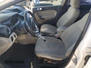 ✅ 2015 Ford Fiesta SE • VIN: 3FADP4BJ8FM158690 • Lot: 85424015. Wystawiony na Copart z przebiegiem 103 607 mil. Bezpłatny archiwum sprzedaży aukcyjnych z USA i szczegółowy raport historii pojazdu na DreamBid. Zdjęcie 7.