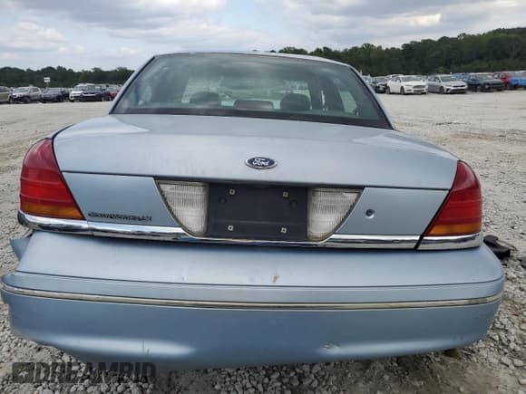✅ 1999 Ford Crown Victoria LX • VIN: 2FAFP74WXXX137154 • Lot: 71418784. Wystawiony na Copart z przebiegiem 97 589 mil. Bezpłatny archiwum sprzedaży aukcyjnych z USA i szczegółowy raport historii pojazdu na DreamBid. Zdjęcie 6.