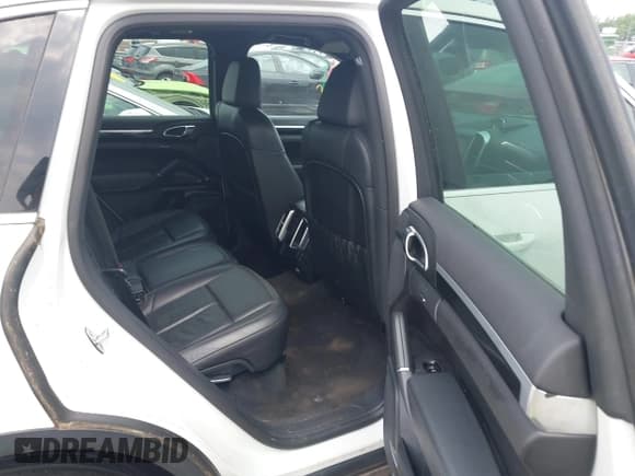 ✅ 2013 Porsche Cayenne Diesel • VIN: WP1AF2A26DLA41346 • Lot: 42670580. Listed on IAAI with 154,110 mi. Free auction sales archive from the USA and detailed vehicle history report at DreamBid. Image 8.