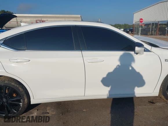 ✅ 2023 Lexus ES 350 F Sport • VIN: 58AJZ1B10PU140692 • Lot: 43550091. Listed on IAAI with 32,738 mi. Free auction sales archive from the USA and detailed vehicle history report at DreamBid. Image 13.