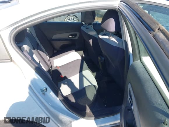 ✅ 2014 Chevrolet Cruze LS • VIN: 1G1PA5SH5E7158465 • Lot: 43618723. Wystawiony na IAAI z przebiegiem 136 102 mil. Bezpłatny archiwum sprzedaży aukcyjnych z USA i szczegółowy raport historii pojazdu na DreamBid. Zdjęcie 8.