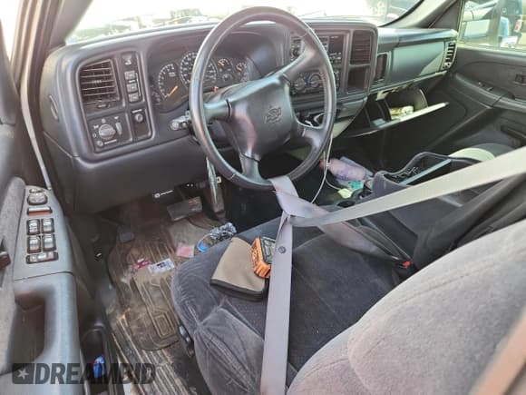 ✅ 2001 Chevrolet Silverado 2500HD LS • VIN: 1GCHK23U91F165101 • Лот: 80458145. Опубликован ранее на Copart с пробегом 153 326 миль. Бесплатный доступ к архиву аукционных продаж из США и подробный отчёт об истории автомобиля на DreamBid. Изображение 8.