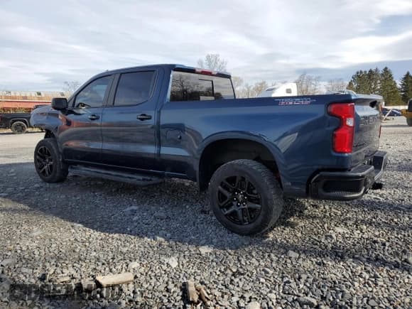 ✅ 2022 Chevrolet Silverado 1500 LT Trail Boss • VIN: 3GCUDFET3NG553742 • Lot: 85265905. Wystawiony na Copart z przebiegiem 41 518 mil. Bezpłatny archiwum sprzedaży aukcyjnych z USA i szczegółowy raport historii pojazdu na DreamBid. Zdjęcie 2.