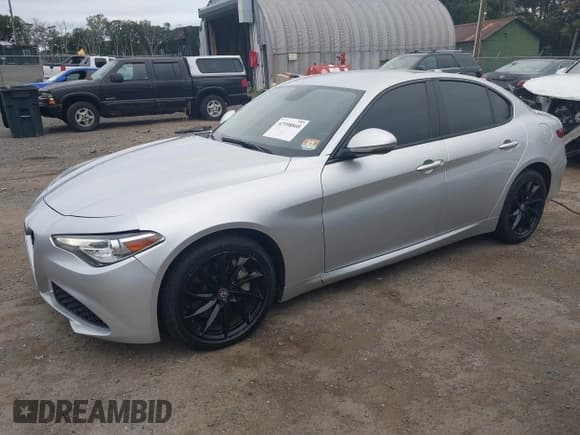 ✅ 2017 Alfa Romeo Giulia • VIN: ZARFAEDN6H7527852 • Lot: 42998868. Wystawiony na IAAI z przebiegiem 74 465 mil. Bezpłatny archiwum sprzedaży aukcyjnych z USA i szczegółowy raport historii pojazdu na DreamBid. Zdjęcie 2.