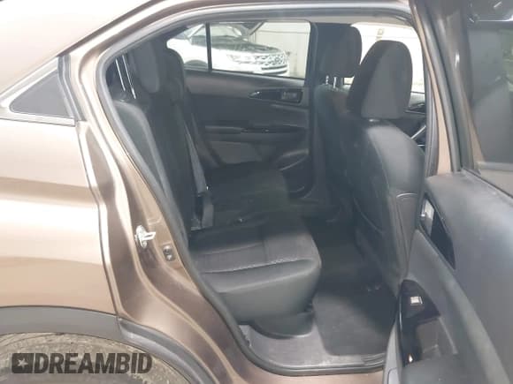 ✅ 2019 Mitsubishi Eclipse Cross LE • VIN: JA4AT4AA4KZ028693 • Lot: 43222873. Wystawiony na IAAI z przebiegiem 121 265 mil. Bezpłatny archiwum sprzedaży aukcyjnych z USA i szczegółowy raport historii pojazdu na DreamBid. Zdjęcie 8.