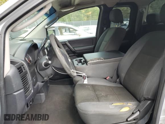 ✅ 2008 Nissan Titan XE • VIN: 1N6BA06AX8N332044 • Lot: 85650615. Wystawiony na Copart z przebiegiem Nie podano. Bezpłatny archiwum sprzedaży aukcyjnych z USA i szczegółowy raport historii pojazdu na DreamBid. Zdjęcie 7.