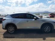 ✅ 2023 Mazda CX-5 S Carbon Edition • VIN: JM3KFBCM0P0137474 • Lot: 42785110. Wystawiony na IAAI z przebiegiem 39 335 mil. Bezpłatny archiwum sprzedaży aukcyjnych z USA i szczegółowy raport historii pojazdu na DreamBid. Zdjęcie 13.
