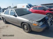 ✅ 2007 Ford Police Interceptor • VIN: 2FAFP71W27X124564 • Lot: 43408898. Wystawiony na IAAI z przebiegiem 177 526 mil. Bezpłatny archiwum sprzedaży aukcyjnych z USA i szczegółowy raport historii pojazdu na DreamBid. Zdjęcie 1.