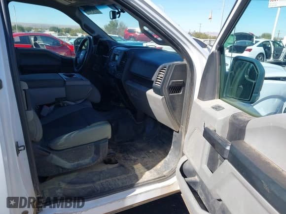 ✅ 2015 Ford F-150 XLT • VIN: 1FTFX1EF3FKE51820 • Lot: 43575204. Listed on IAAI with 199,859 mi. Free auction sales archive from the USA and detailed vehicle history report at DreamBid. Image 5.