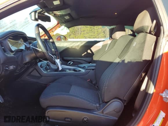 ✅ 2020 Dodge Challenger R/T • VIN: 2C3CDZBT9LH205740 • Lot: 38737874. Wystawiony na Copart z przebiegiem 11 258 mil. Bezpłatny archiwum sprzedaży aukcyjnych z USA i szczegółowy raport historii pojazdu na DreamBid. Zdjęcie 7.