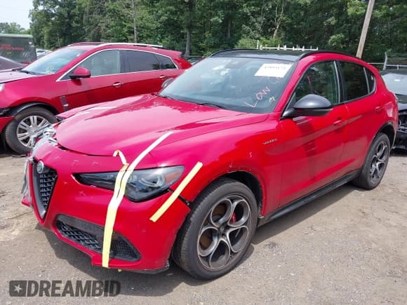 ✅ 2024 Alfa Romeo Stelvio Ti • VIN: ZASPAKBN0R7D79058 • Lot: 42893174. Wystawiony na IAAI z przebiegiem 29 255 mil. Bezpłatny archiwum sprzedaży aukcyjnych z USA i szczegółowy raport historii pojazdu na DreamBid. Zdjęcie 18.