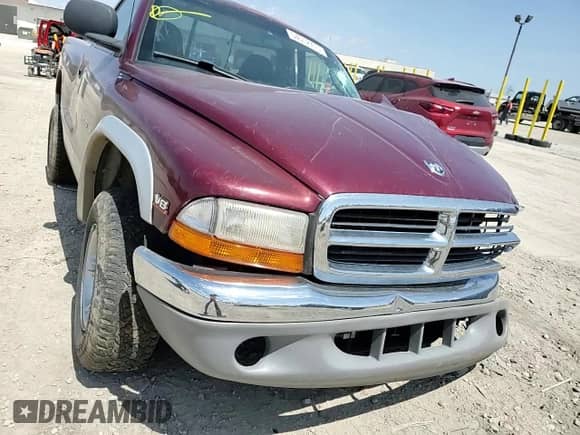 2000 Dodge Dakota Sport z VIN 1B7GG26N5YS546673, wystawiony jako Copart lot #54512715 z przebiegiem 140 904 mil mil oraz Czysty tytuł • Clean title. Historia ofert i sprzedaży dostępna na DreamBid. Obrazek 13.