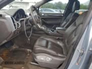 ✅ 2017 Porsche Cayenne • VIN: WP1AA2A26HKA85633 • Lot: 95941595. Wystawiony na Copart z przebiegiem Nie podano. Bezpłatny archiwum sprzedaży aukcyjnych z USA i szczegółowy raport historii pojazdu na DreamBid. Zdjęcie 7.