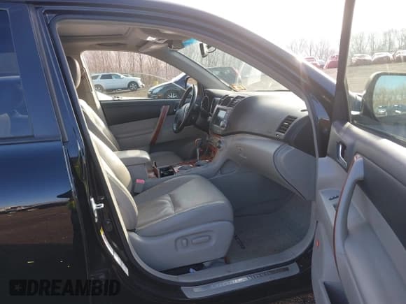 ✅ 2010 Toyota Highlander Limited • VIN: JTEDK3EH1A2166203 • Лот: 41110930. Опубликован ранее на IAAI с пробегом 251 197 миль. Бесплатный доступ к архиву аукционных продаж из США и подробный отчёт об истории автомобиля на DreamBid. Изображение 5.