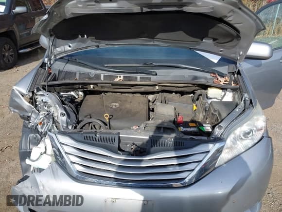 ✅ 2017 Toyota Sienna LE • VIN: 5TDKZ3DC3HS833935 • Lot: 43592951. Listed on IAAI with 97,688 mi. Free auction sales archive from the USA and detailed vehicle history report at DreamBid. Image 10.