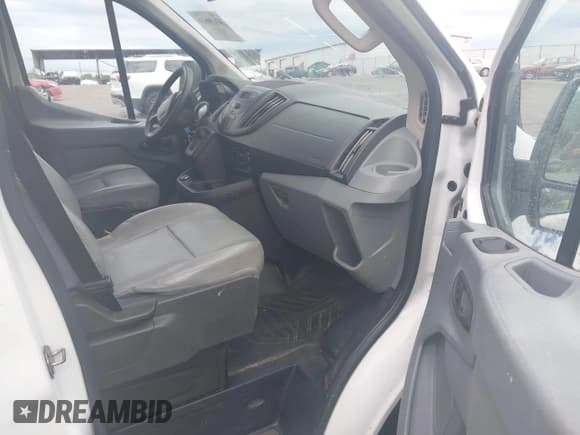 ✅ 2018 Ford Transit • VIN: 1FTYR2ZM4JKA85120 • Lot: 42190858. Wystawiony na IAAI z przebiegiem 135 740 mil. Bezpłatny archiwum sprzedaży aukcyjnych z USA i szczegółowy raport historii pojazdu na DreamBid. Zdjęcie 5.