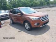 ✅ 2017 Ford Escape SE • VIN: 1FMCU9GD1HUD26131 • Lot: 42388099. Wystawiony na IAAI z przebiegiem 86 069 mil. Bezpłatny archiwum sprzedaży aukcyjnych z USA i szczegółowy raport historii pojazdu na DreamBid. Zdjęcie 1.