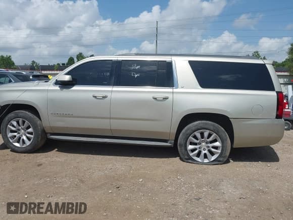 ✅ 2015 Chevrolet Suburban LT • VIN: 1GNSCJKC9FR153713 • Lot: 42436013. Wystawiony na IAAI z przebiegiem Nie podano. Bezpłatny archiwum sprzedaży aukcyjnych z USA i szczegółowy raport historii pojazdu na DreamBid. Zdjęcie 15.