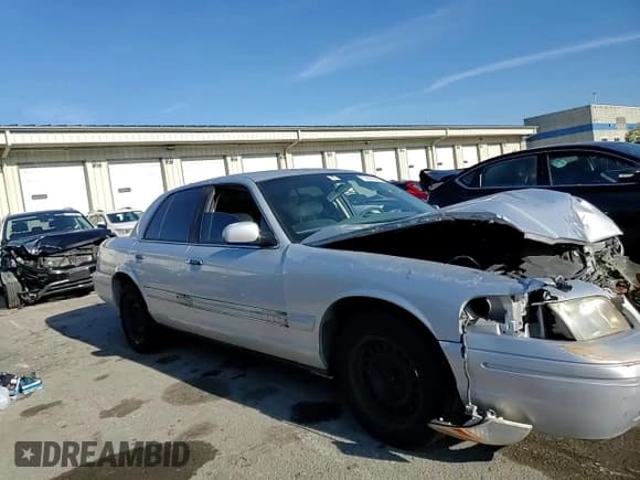 ✅ 2001 Ford Crown Victoria Police Interceptor • VIN: 2FAFP71W71X188154 • Лот: 79897894. Опубликован ранее на Copart с пробегом 72 916 миль. Бесплатный доступ к архиву аукционных продаж из США и подробный отчёт об истории автомобиля на DreamBid. Изображение 10.