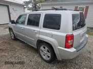 ✅ 2010 Jeep Patriot Latitude • VIN: 1J4NT1GA4AD638192 • Лот: 50754985. Опубликован ранее на Copart с пробегом 182 800 миль. Бесплатный доступ к архиву аукционных продаж из США и подробный отчёт об истории автомобиля на DreamBid. Изображение 3.