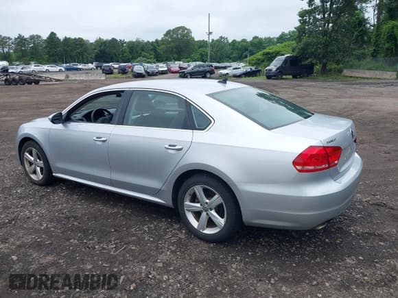 ✅ 2012 Volkswagen Passat SE • VIN: 1VWBP7A30CC073455 • Lot: 42720979. Listed on IAAI with 105,680 mi. Free auction sales archive from the USA and detailed vehicle history report at DreamBid. Image 14.
