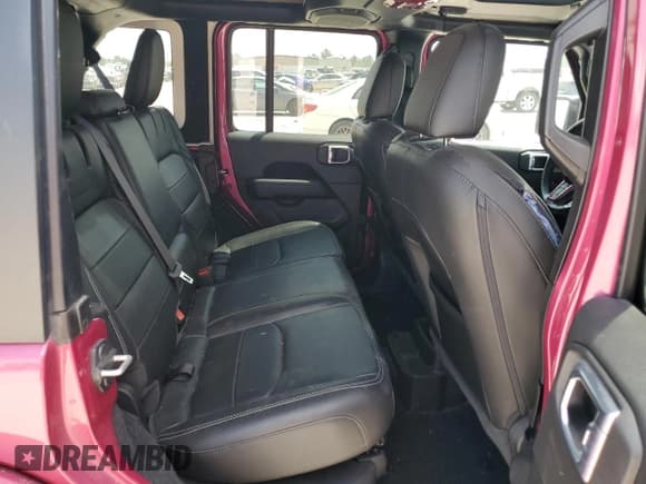 ✅ 2021 Jeep Wrangler Unlimited Sahara • VIN: 1C4JJXP68MW852703 • Лот: 52953795. Опубликован ранее на Copart с пробегом 25 437 миль. Бесплатный доступ к архиву аукционных продаж из США и подробный отчёт об истории автомобиля на DreamBid. Изображение 11.