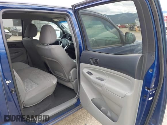 ✅ 2015 Toyota Tacoma PreRunner • VIN: 5TFKU4HNXFX006568 • Lot: 42695934. Wystawiony na IAAI z przebiegiem 130 975 mil. Bezpłatny archiwum sprzedaży aukcyjnych z USA i szczegółowy raport historii pojazdu na DreamBid. Zdjęcie 8.