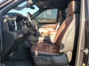 ✅ 2022 GMC Sierra 1500 Denali Ultimate • VIN: 1GTUUHEL9NZ521468 • Lot: 80138565. Wystawiony na Copart z przebiegiem 27 304 mil. Bezpłatny archiwum sprzedaży aukcyjnych z USA i szczegółowy raport historii pojazdu na DreamBid. Zdjęcie 7.