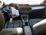 ✅ 2021 Audi Q3 Premium • VIN: WA1AUCF3XM1087993 • Lot: 71384412. Wystawiony na Copart z przebiegiem 32 448 mil. Bezpłatny archiwum sprzedaży aukcyjnych z USA i szczegółowy raport historii pojazdu na DreamBid. Zdjęcie 8.