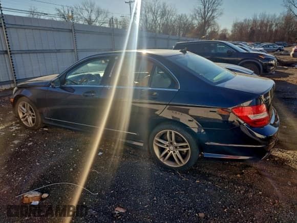 ✅ 2014 Mercedes-Benz C 300 Sport • VIN: WDDGF8AB1ER305690 • Lot: 96623915. Wystawiony na Copart z przebiegiem 99 150 mil. Bezpłatny archiwum sprzedaży aukcyjnych z USA i szczegółowy raport historii pojazdu na DreamBid. Zdjęcie 2.