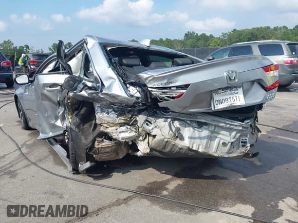 ✅ 2019 Honda Accord Sport • VIN: 1HGCV2F35KA028550 • Lot: 43027458. Wystawiony na IAAI z przebiegiem 65 920 mil. Bezpłatny archiwum sprzedaży aukcyjnych z USA i szczegółowy raport historii pojazdu na DreamBid. Zdjęcie 6.