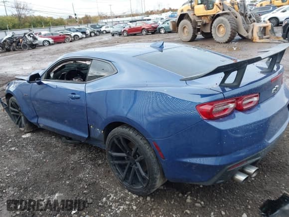 ✅ 2021 Chevrolet Camaro LT1 • VIN: 1G1FF1R79M0101759 • Lot: 43662703. Listed on IAAI with 83,220 mi. Free auction sales archive from the USA and detailed vehicle history report at DreamBid. Image 14.