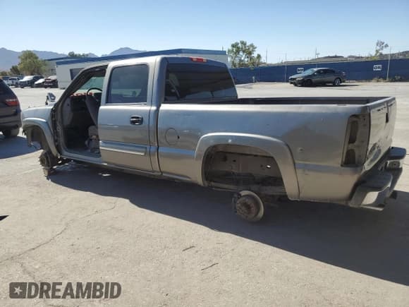 ✅ 2006 Chevrolet Silverado 2500HD Work Truck • VIN: 1GCHC23U16F159362 • Лот: 54613315. Опубликован ранее на Copart с пробегом Не указан. Бесплатный доступ к архиву аукционных продаж из США и подробный отчёт об истории автомобиля на DreamBid. Изображение 2.