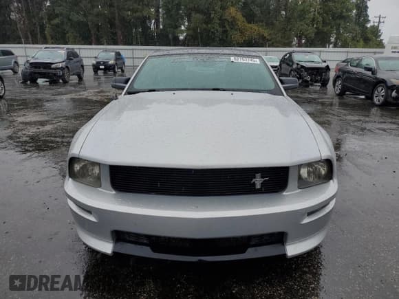 ✅ 2005 Ford Mustang Deluxe • VIN: 1ZVFT80NX55153066 • Lot: 82753745. Wystawiony na Copart z przebiegiem 163 122 mil. Bezpłatny archiwum sprzedaży aukcyjnych z USA i szczegółowy raport historii pojazdu na DreamBid. Zdjęcie 5.