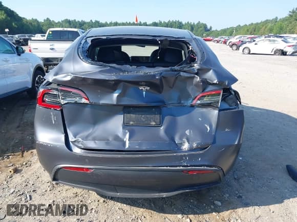 ✅ 2023 Tesla Model Y Long Range • VIN: 7SAYGAEE9PF945648 • Lot: 42847679. Wystawiony na IAAI z przebiegiem 52 871 mil. Bezpłatny archiwum sprzedaży aukcyjnych z USA i szczegółowy raport historii pojazdu na DreamBid. Zdjęcie 15.