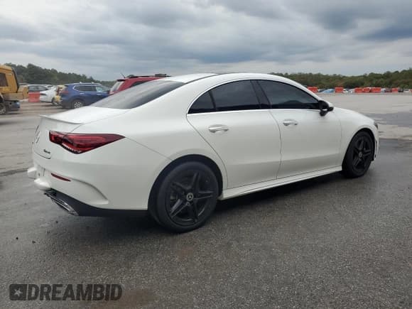 ✅ 2022 Mercedes-Benz CLA 250 • VIN: W1K5J4HB6NN320858 • Лот: 85673645. Опубликован ранее на Copart с пробегом 28 299 миль. Бесплатный доступ к архиву аукционных продаж из США и подробный отчёт об истории автомобиля на DreamBid. Изображение 3.
